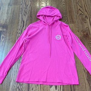 Vineyard Vines, pink long sleeve with hood, like new, (size: adult xs)